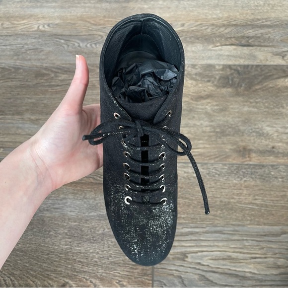 Chanel Pearl CC Logo Black Boots - Picture 13 of 14